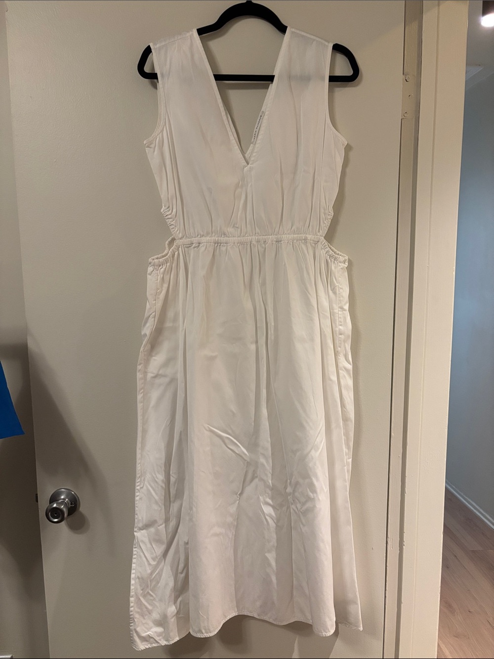 Sleeveless White V-Neck Maxi Dress with Elastic Waist